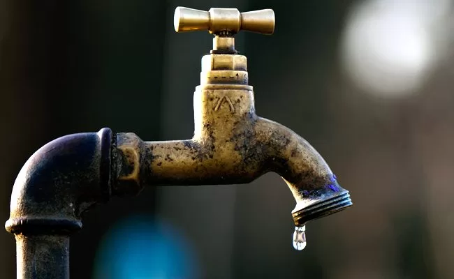 Dakar-Plateau et Médina : des perturbations dans la distribution de l’eau après une fuite sur l’avenue Lamine Guèye