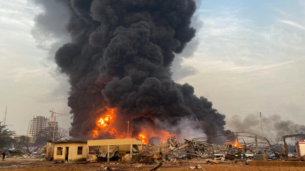 Explosion de Conakry: la Côte d’Ivoire doit livrer 50 millions de litres d’essence à la Guinée