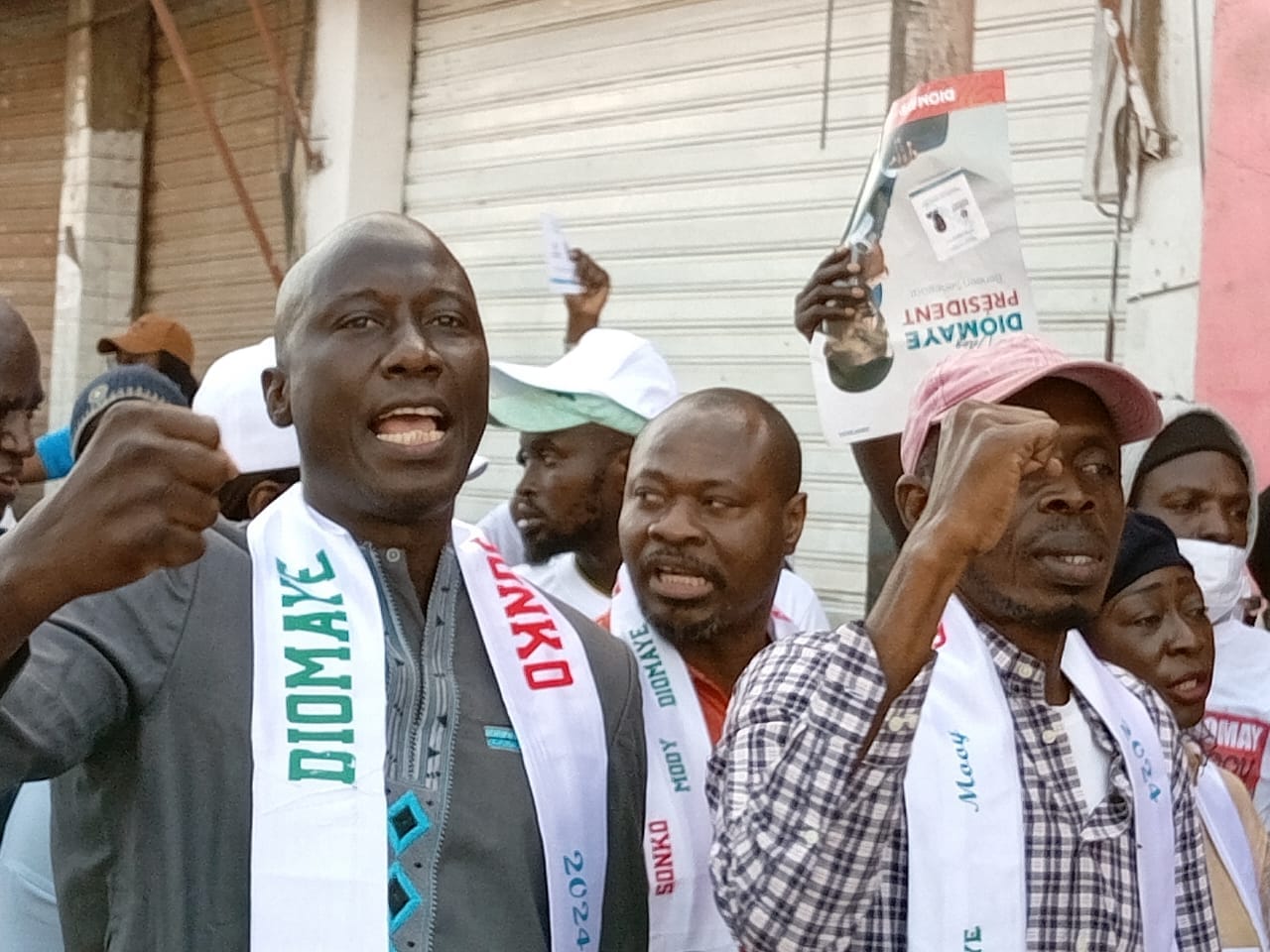 Incident à Thiaroye : Des grenades lacrymogènes lancées lors d'une distribution de tracts électoraux