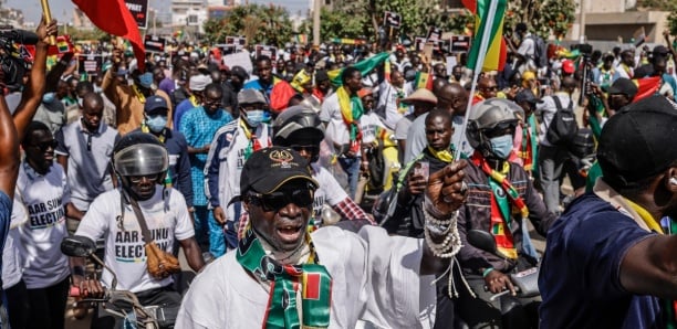 "Le Sénégal sous tension : Manifestations pour des élections rapides et libres"