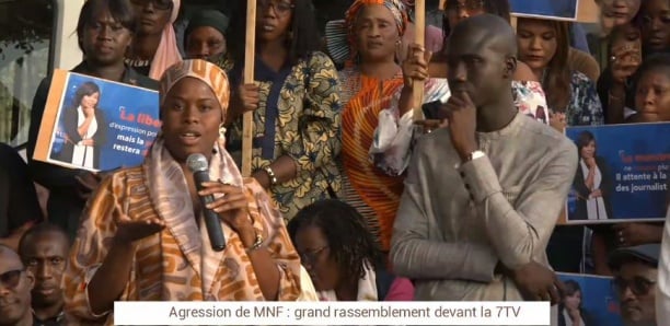 Agression de Maimouna Ndour Faye : Forte mobilisation de journalistes devant les locaux de la 7TV, des voix s'élèvent