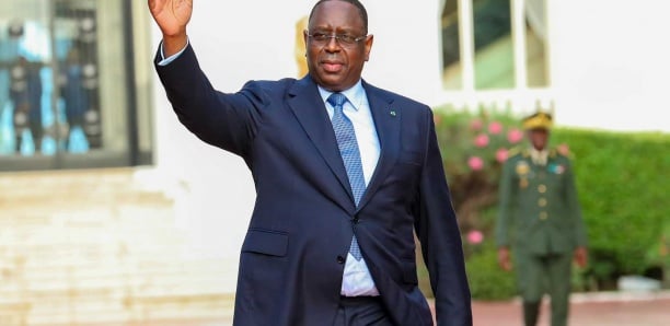 « Bonne mission pour la suite » : Les adieux émouvants de Macky Sall aux gendarmes assurant sa sécurité