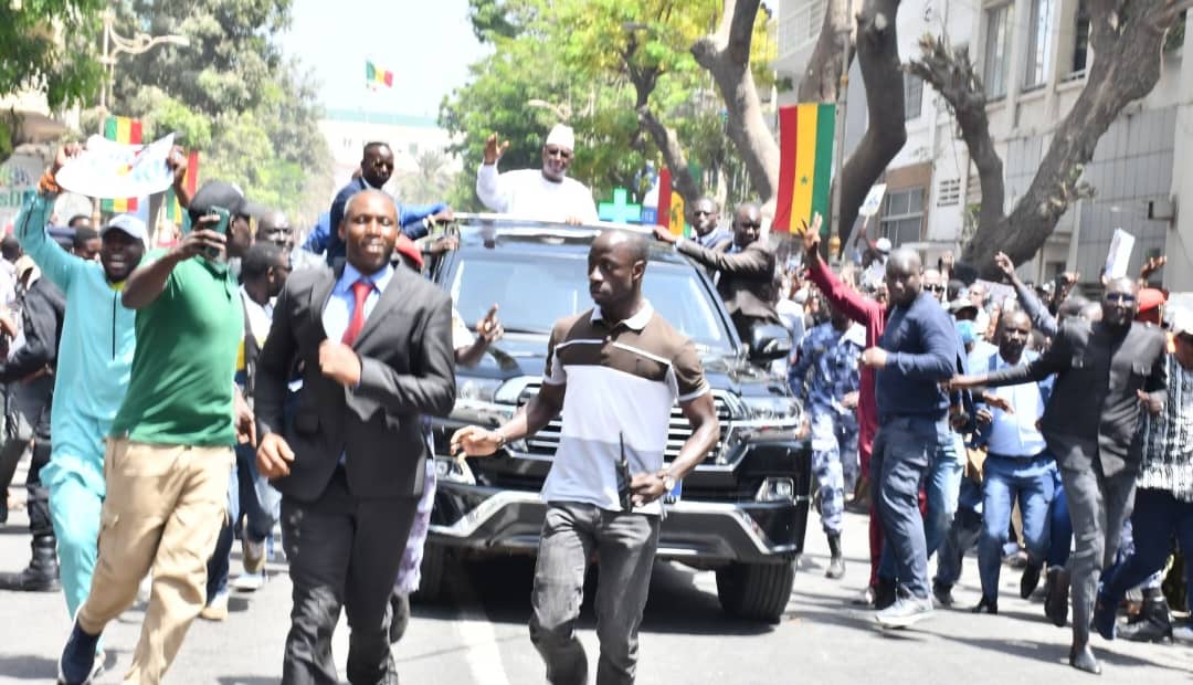 Photos : Macky Sall quitte le Palais présidentiel