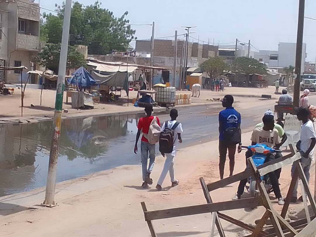 Les Eaux usées de l'Onas envahissent les routes principales de Médina - Mbadakhoun