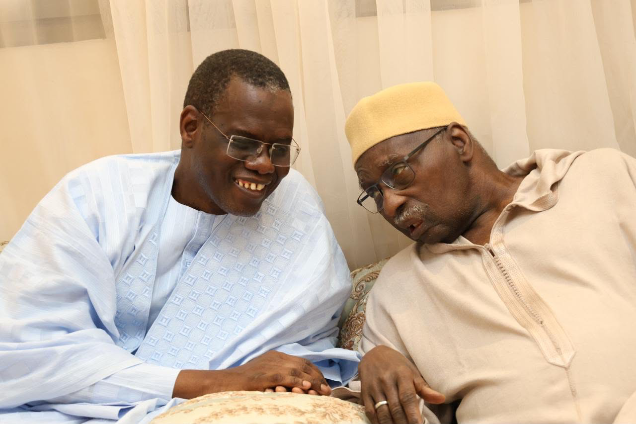 Tivaouane : le Premier ministre Ahmadou Al Aminou Lo reçu par le Khalife général des Tidianes pour des échanges sur la paix et le développement du Sénégal