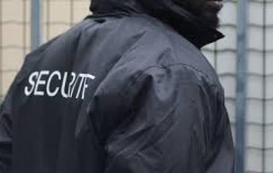 Saint-Louis : un agent de sécurité arrêté après l’incendie de deux véhicules de la Garde civile espagnole